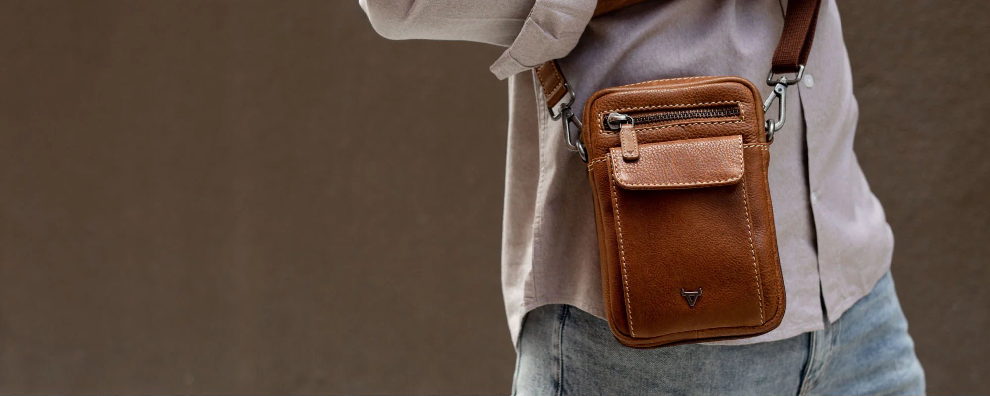 Men's Crossbody Bags: A Guide to the Best Options - Brando Leather